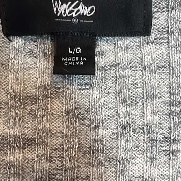 Lightweight V neck - Picture 2 of 3